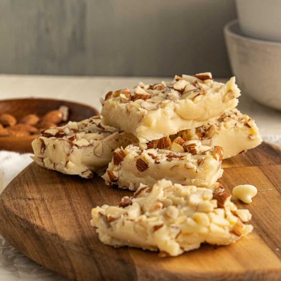 Easy White Chocolate Almond Fudge R