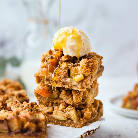 Healthy Apple Pie Crumble Bars