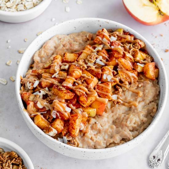 Caramel Apple Oatmeal (Vegan & GF)