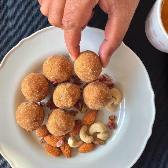 Sweet Rice and Coconut Balls