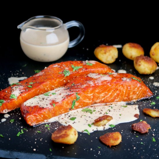 Smoked salmon with cream sauce