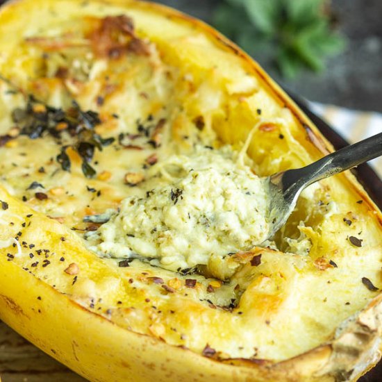 CHEESY GARLIC SPAGHETTI SQUASH