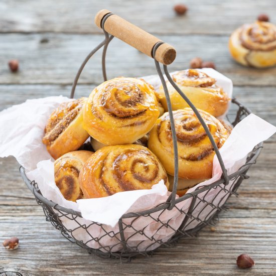 Nut Rolls with Cinnamon Filling