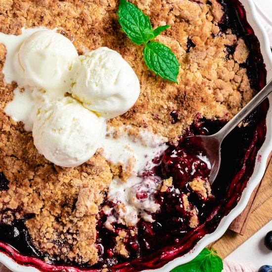 GLUTEN-FREE BERRY CRISP