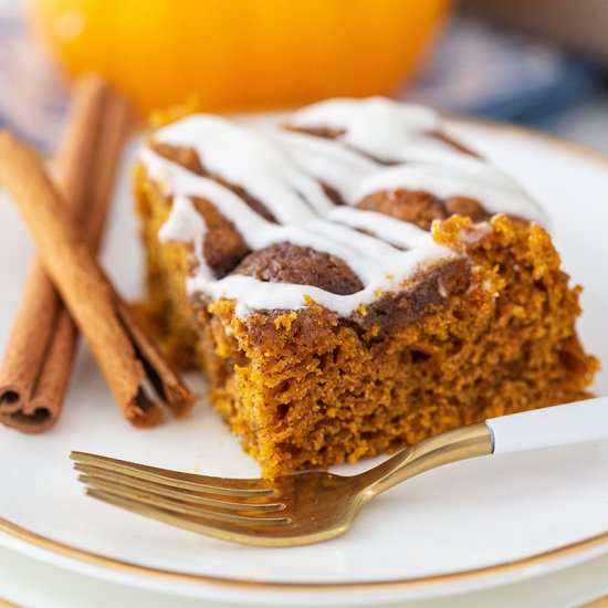 Pumpkin Cinnamon Roll Cake