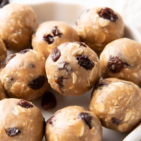 Oatmeal Raisin Energy Bites