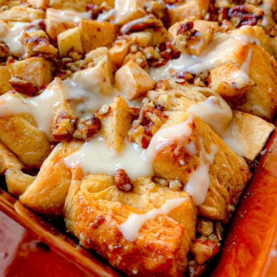 Apple Pecan Cinnamon Roll Cake