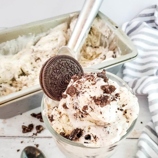 COOKIES AND CREAM ICE CREAM