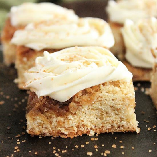 Cinnamon Roll Blondies