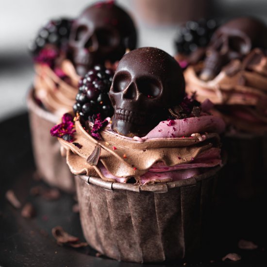 Vegan blackberry chocolate cupcakes