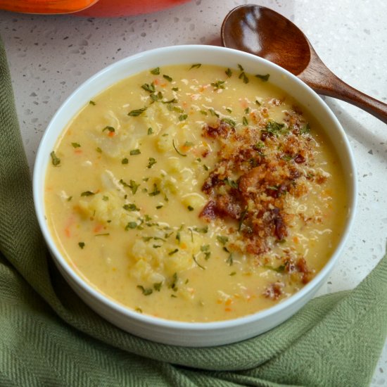 Cheesy Cauliflower Soup