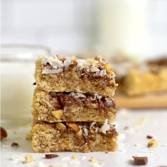 almond cookie bars {with coconut}