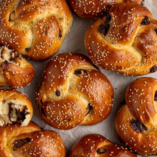 Chocolate challah rolls