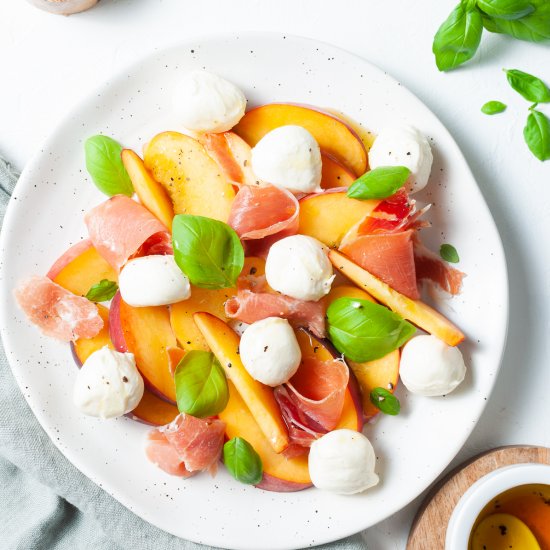 Peach and Prosciutto Salad