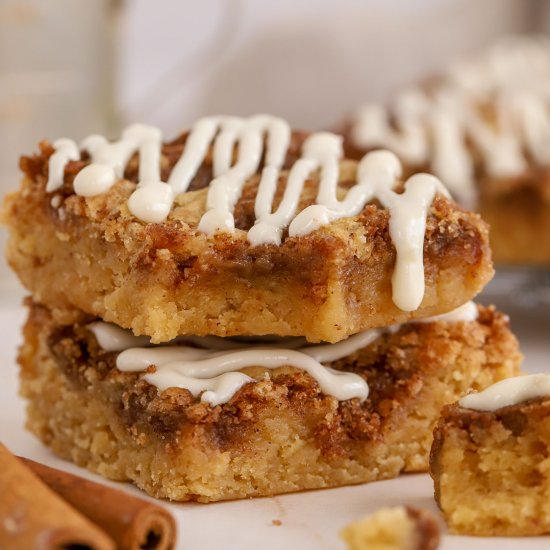 Cinnamon Roll Blondies