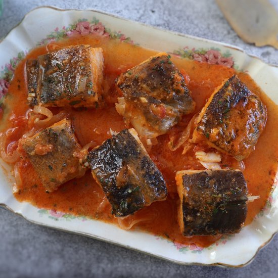 Cod in tomato sauce