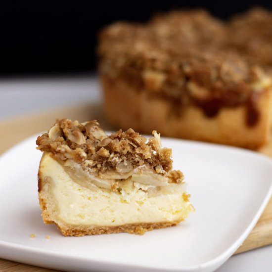 Apple Crumble Cheesecake