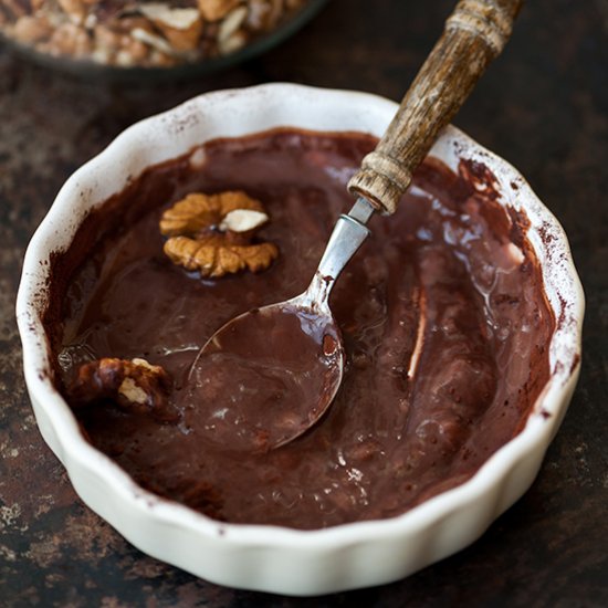 Chocolate pudding with walnuts