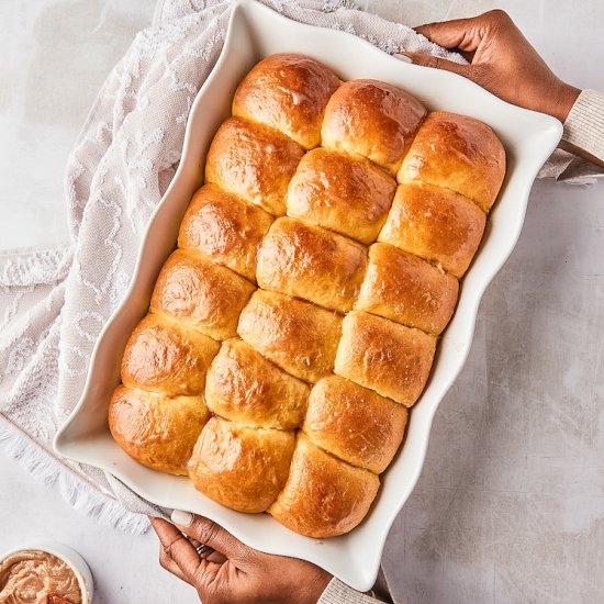 Honey Butter Dinner Rolls