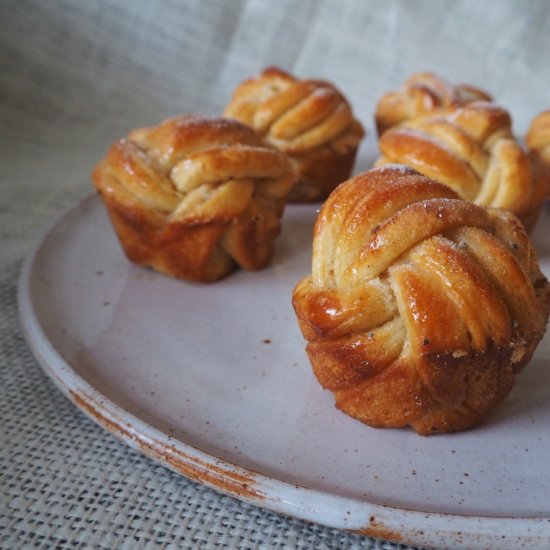 Cardamom buns