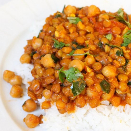 One pot lentil and chickpea curry