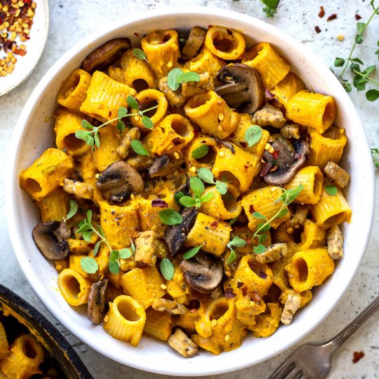 Cheesy Vegan Pasta with Tempeh