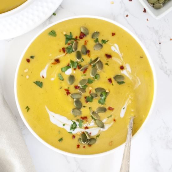 Creamy Vegan Curried Pumpkin Soup