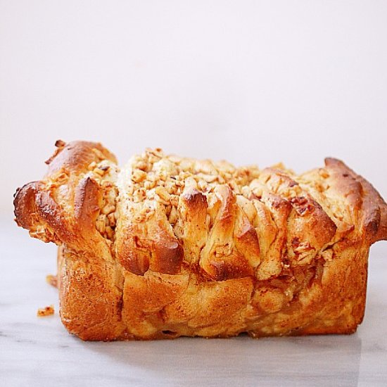 Cinnamon apple pull-apart bread