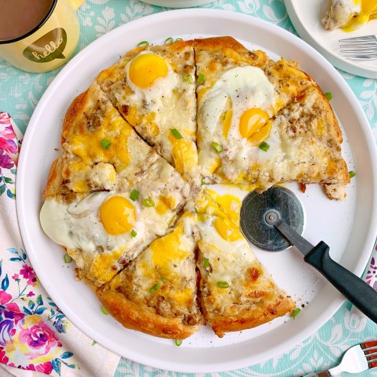 Sausage Gravy Breakfast Pizza