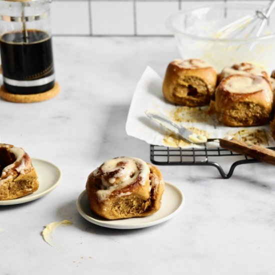 apple butter gingerbread rolls