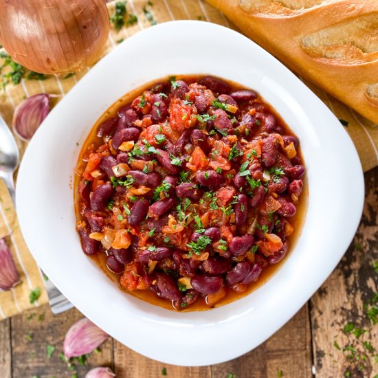 Garlic Kidney Beans with Tomatoes