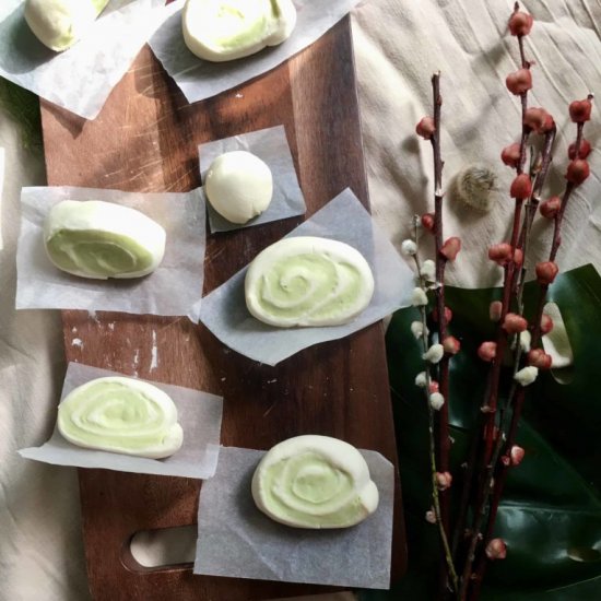 Easy spiral matcha mantou