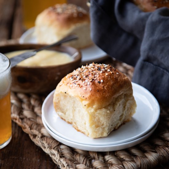 Everything Bagel Beer Dinner Rolls