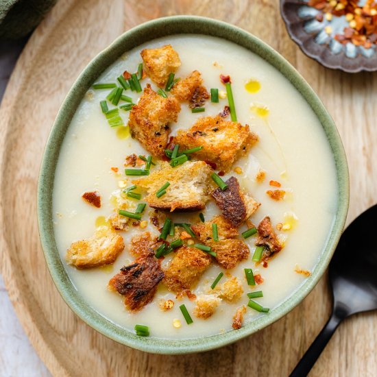 VEGAN CAULIFLOWER SOUP