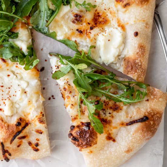 white sauce pizza with ricotta