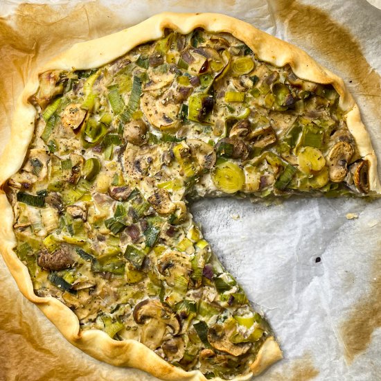 Vegan Mushroom Leek Quiche