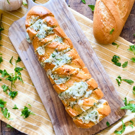 10 Minute Cheesy Garlic Bread