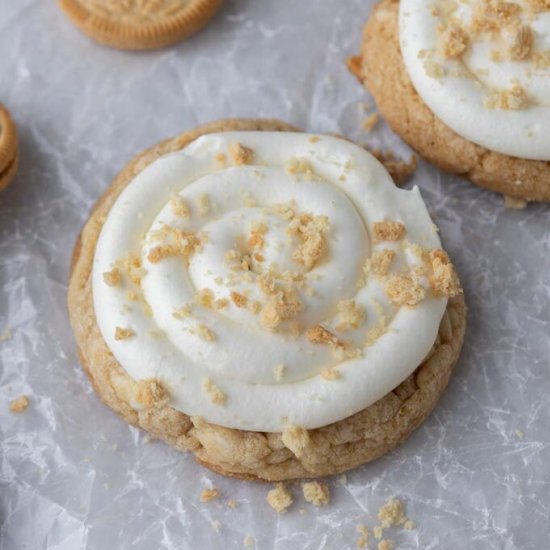 Crumbl golden oreo cookies