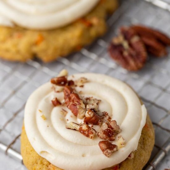 Crumbl carrot cake cookies