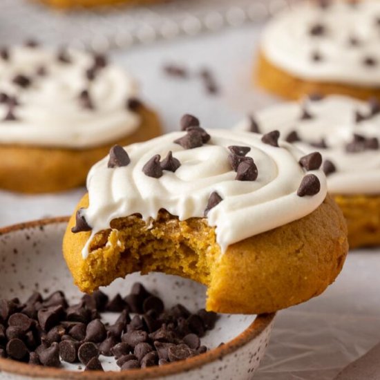 Crumbl pumpkin cake cookies