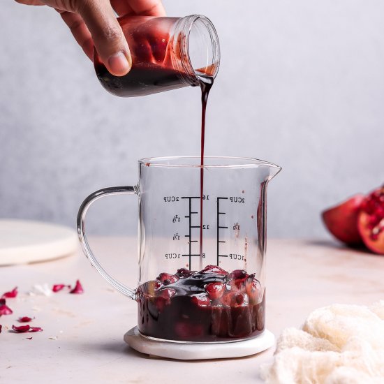 POMEGRANATE SAUCE WITH PEARL ONION