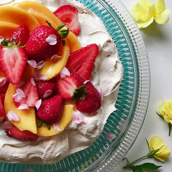 Low Calorie Fruity Pavlova