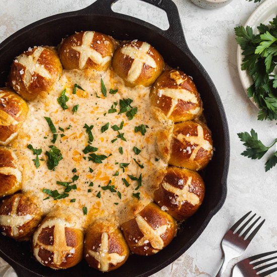 Cheesy Pull-Apart Pretzel Skillet