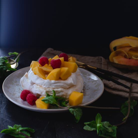 Mango Pavlova