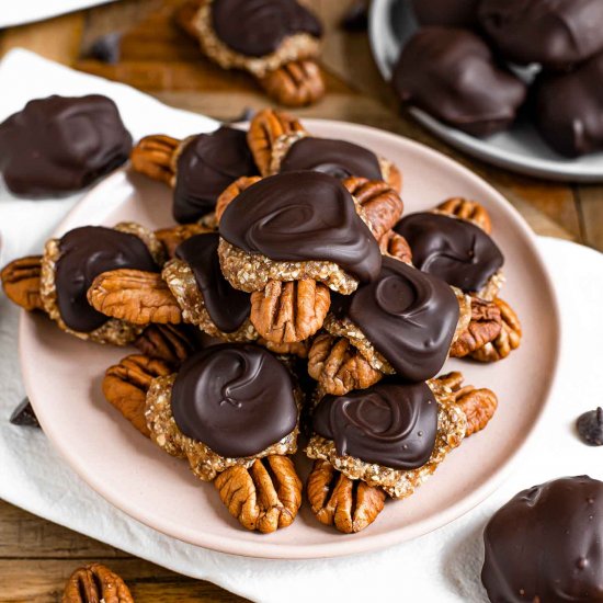 Easy Date Chocolate Turtles