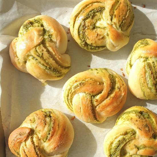 Chutney bread knots