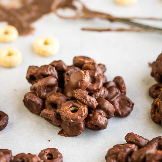 Chocolate Cheerio Clusters