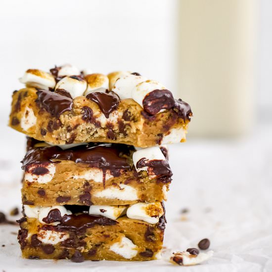 S’mores Cookie Bars