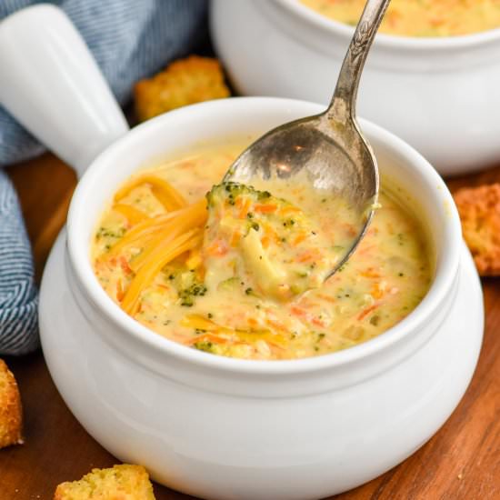 Instant Pot Broccoli Cheddar Soup