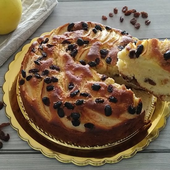 Apple Cake with Raisins